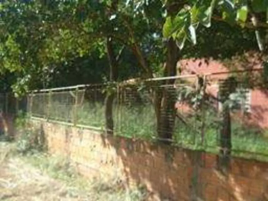 Terreno c/benfeitorias à venda em leilão
