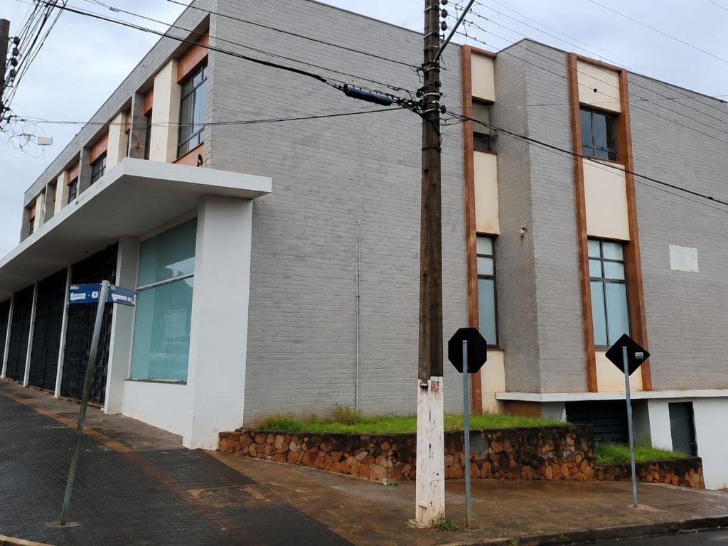 Imóvel Comercial 830 m² (Subsolo, Térreo e pavimento Superior) - Centro - Centenário do Sul - PR
