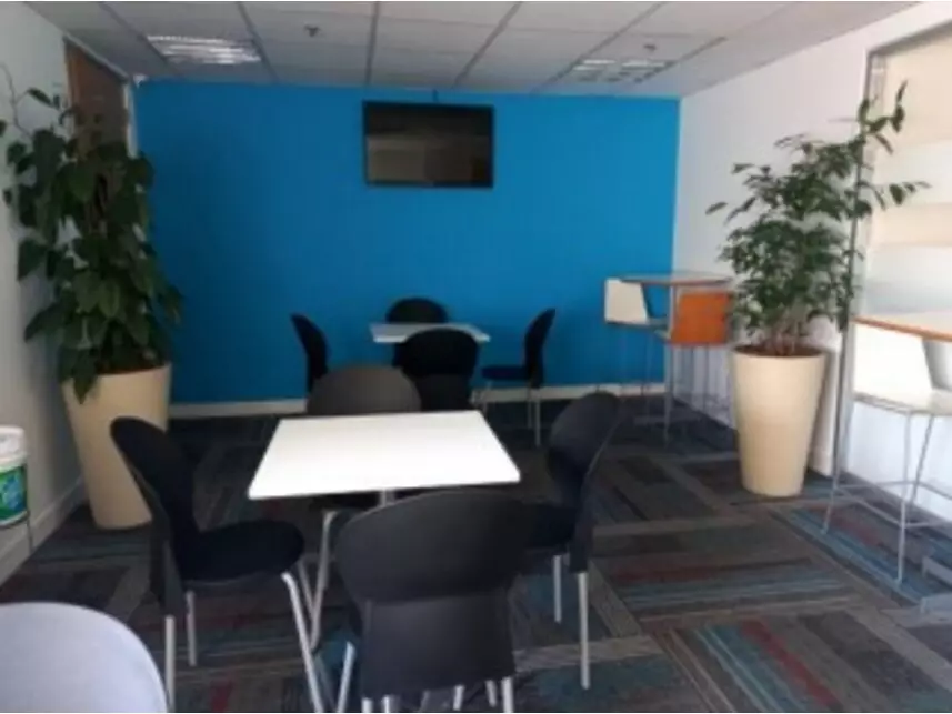 Conj. Comercial à venda