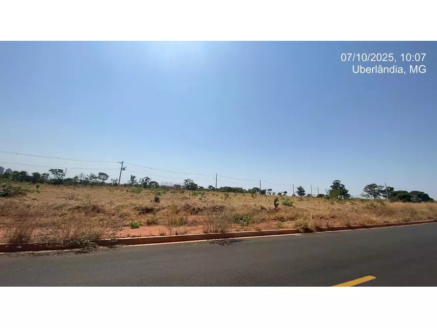 Terreno à venda em leilão