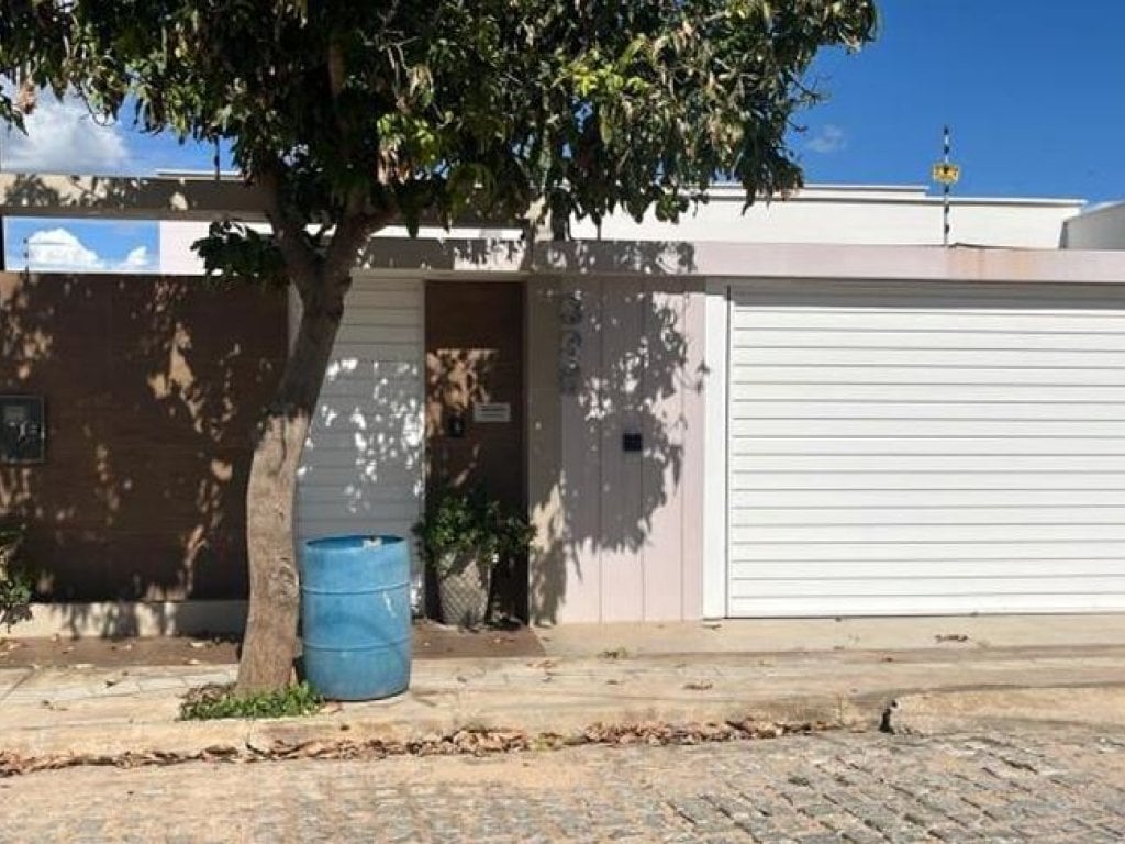 Casa 360 m² - Catolé do Rocha-PB - Rua Francisco Marinho de Sousa, 335 - Elesbão Gonçalves