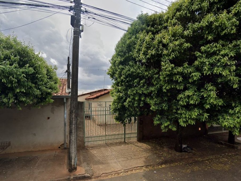 Casa 34 m² em Terreno de 200 m² - Conj. Hab. Francisco José de Oliveira Ratto - Lins - SP