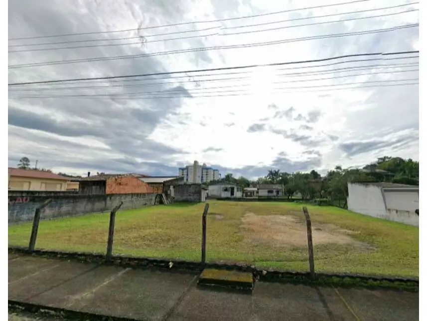 Terreno à venda em leilão